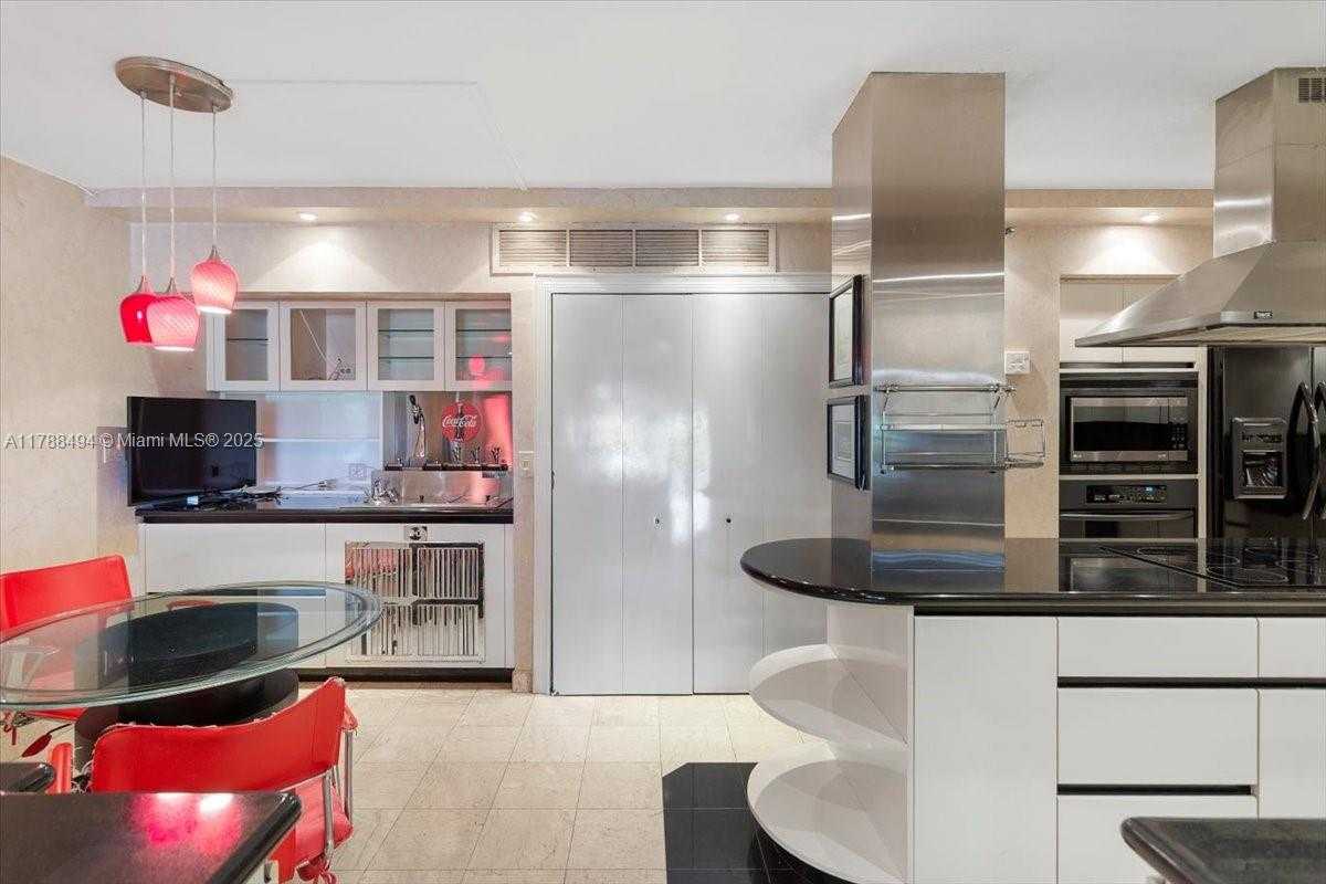 Small Image of 2808 NORTH 46TH AVE #E650, Hollywood Number 7