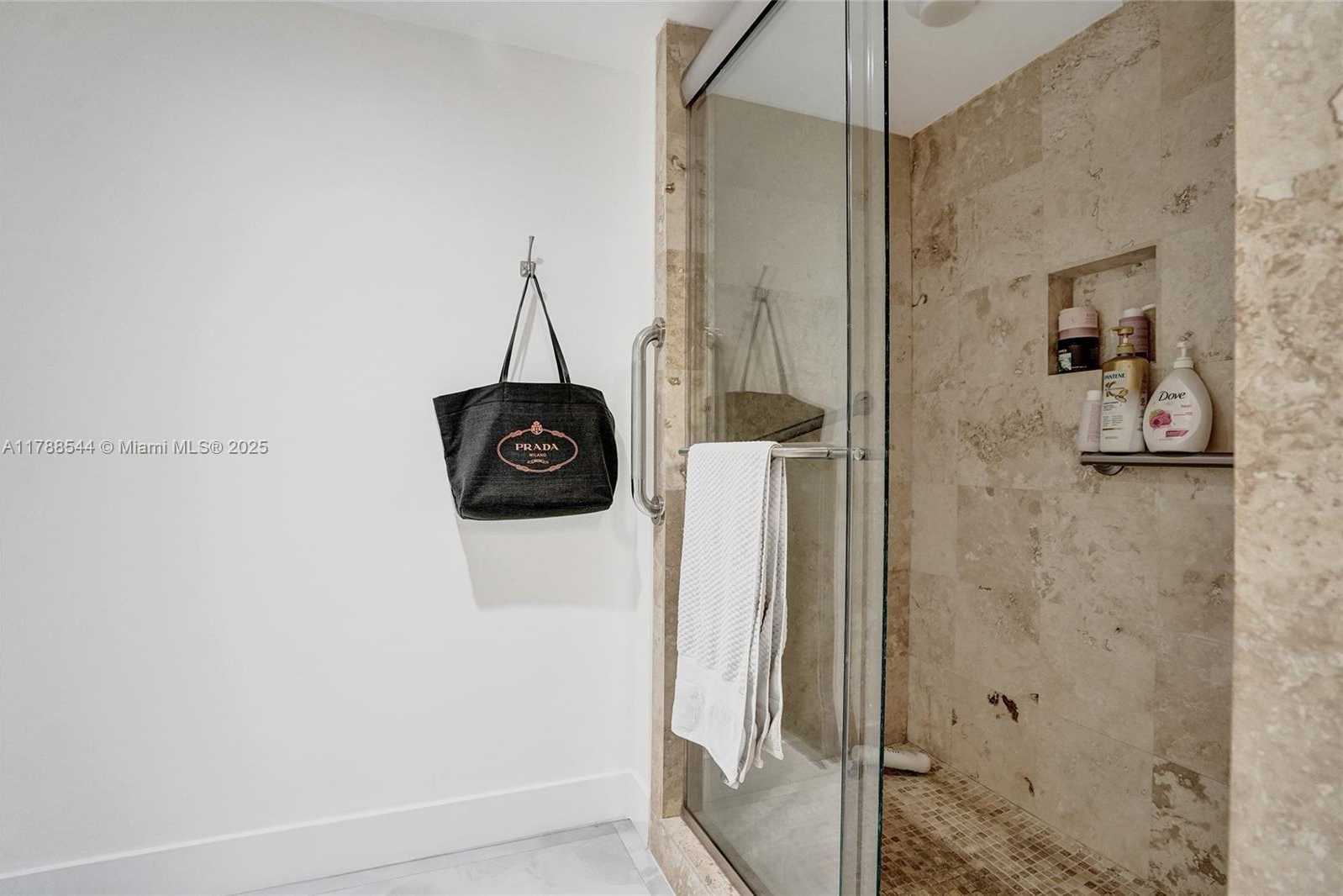 Small Image of 3000 ISLAND BLVD #1106, Aventura Number 26