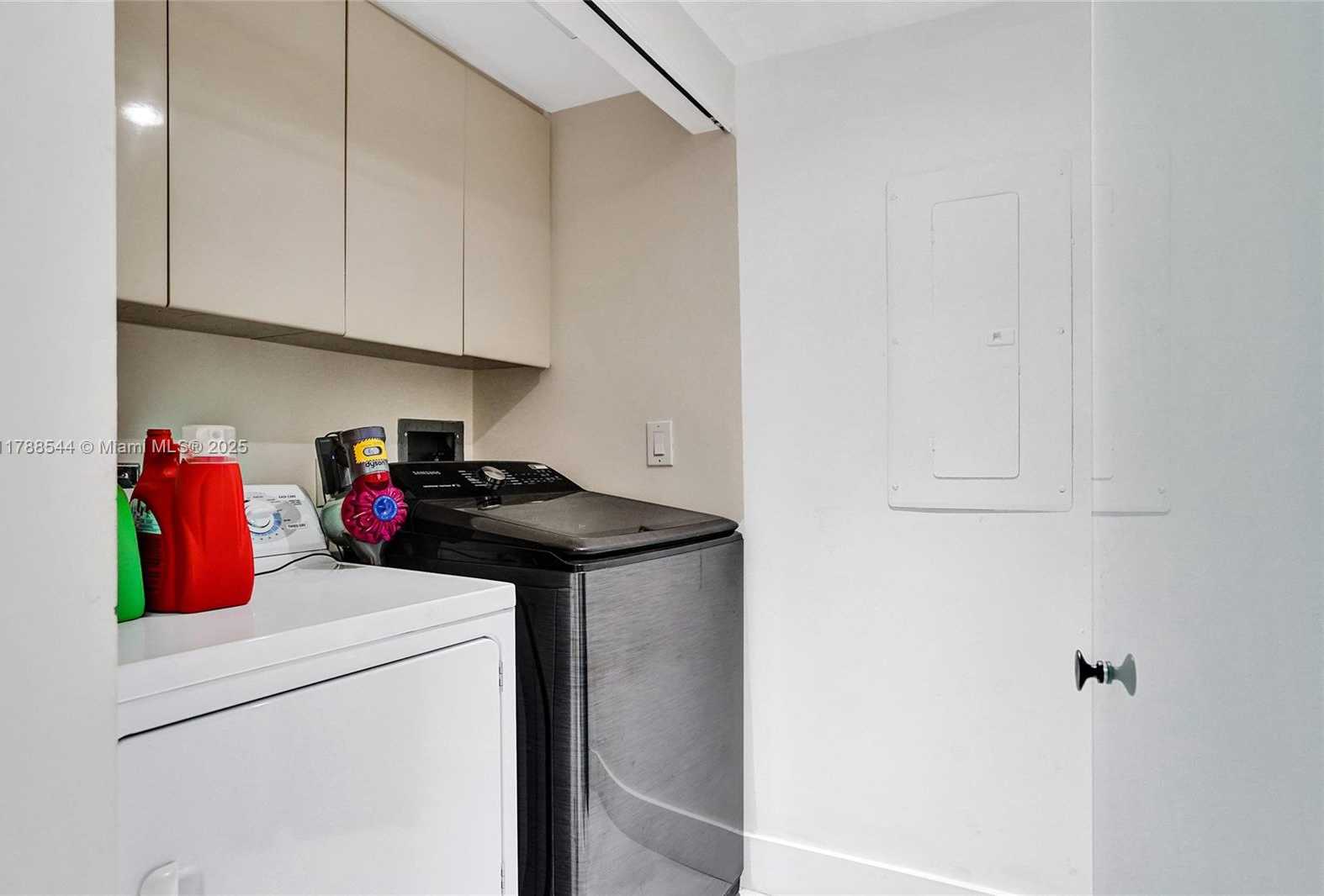 Small Image of 3000 ISLAND BLVD #1106, Aventura Number 31