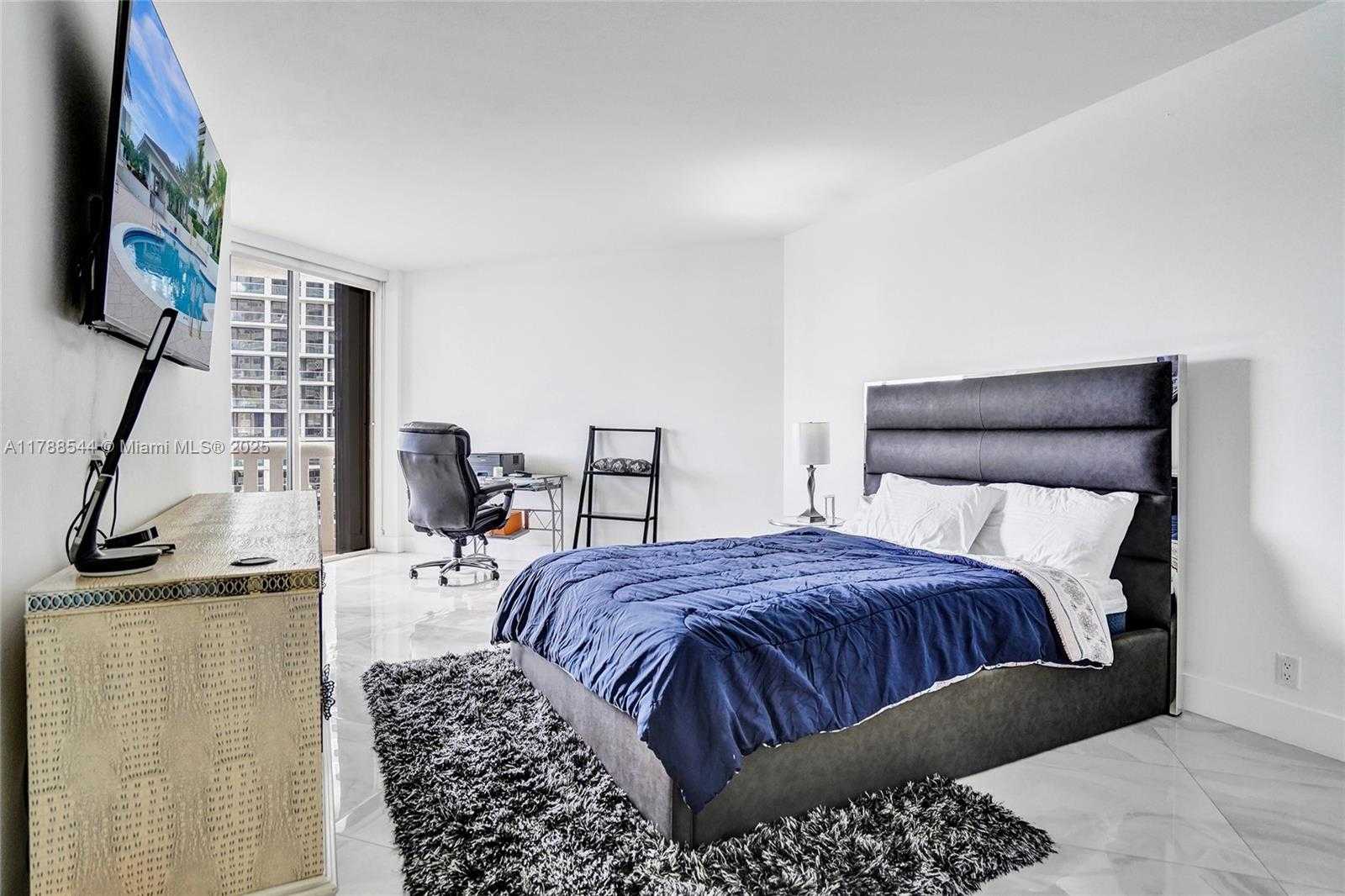 Small Image of 3000 ISLAND BLVD #1106, Aventura Number 32