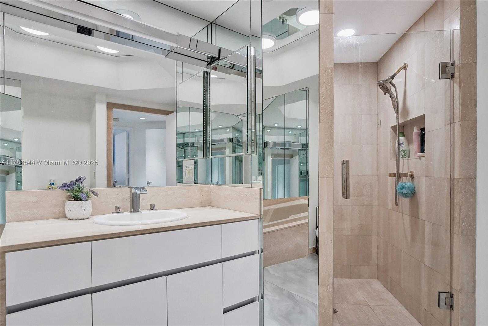 Small Image of 3000 ISLAND BLVD #1106, Aventura Number 36