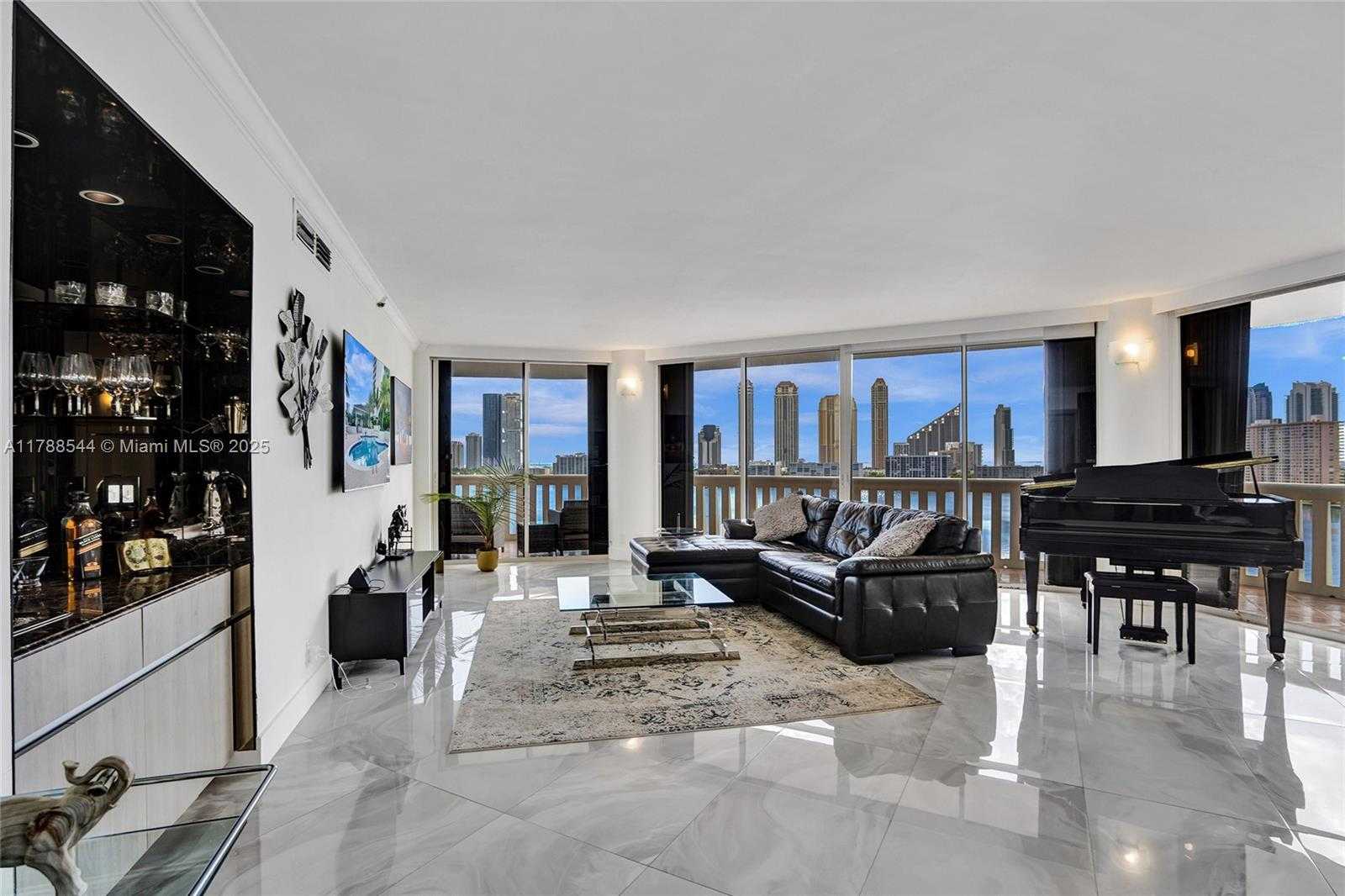 Small Image of 3000 ISLAND BLVD #1106, Aventura Number 4