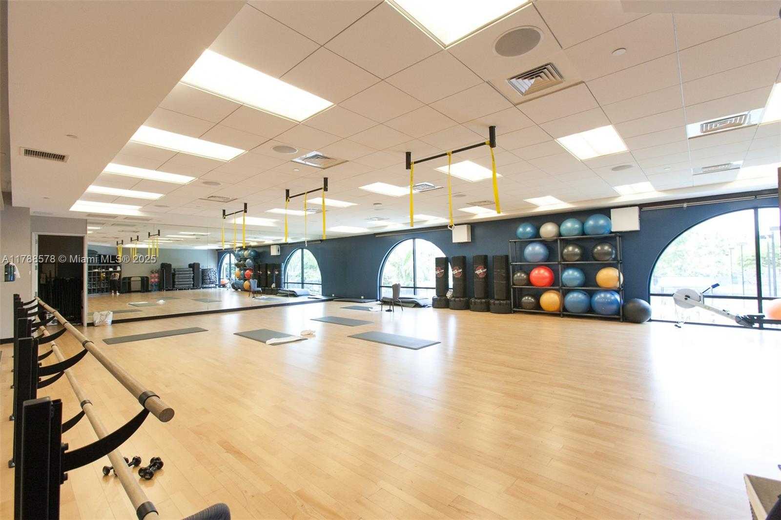 Small Image of 3000 ISLAND BLVD #706, Aventura Number 16