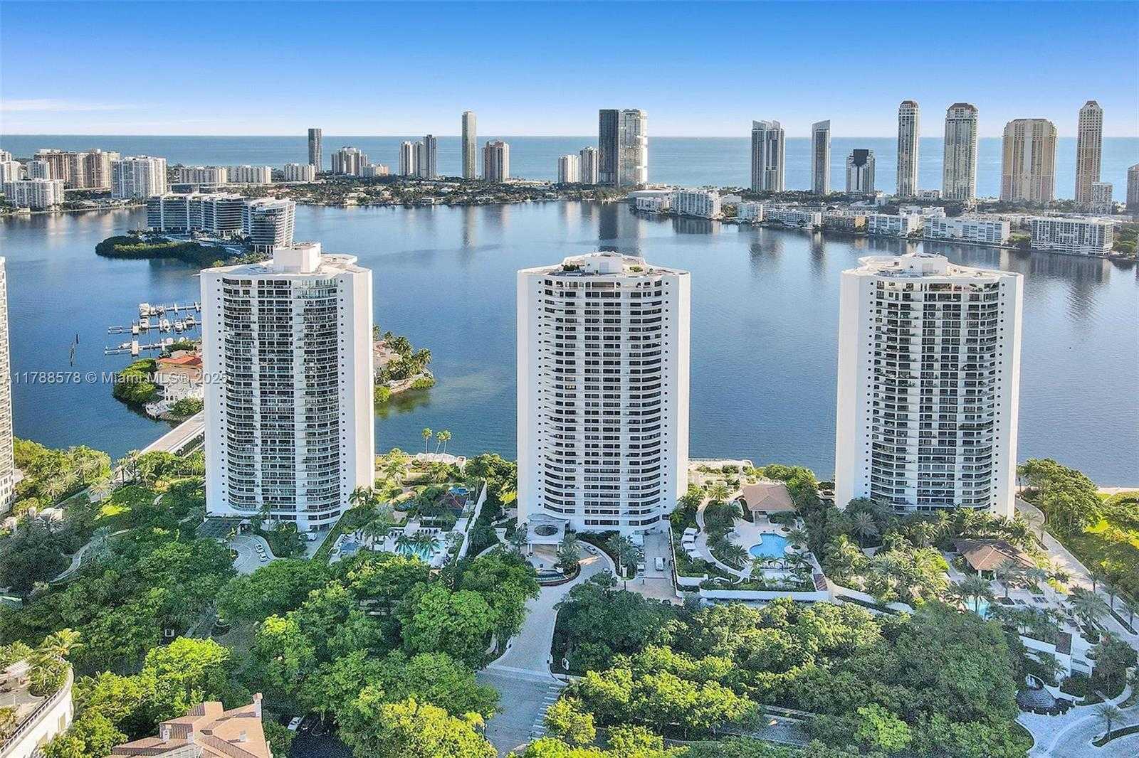 Small Image of 3000 ISLAND BLVD #706, Aventura Number 2