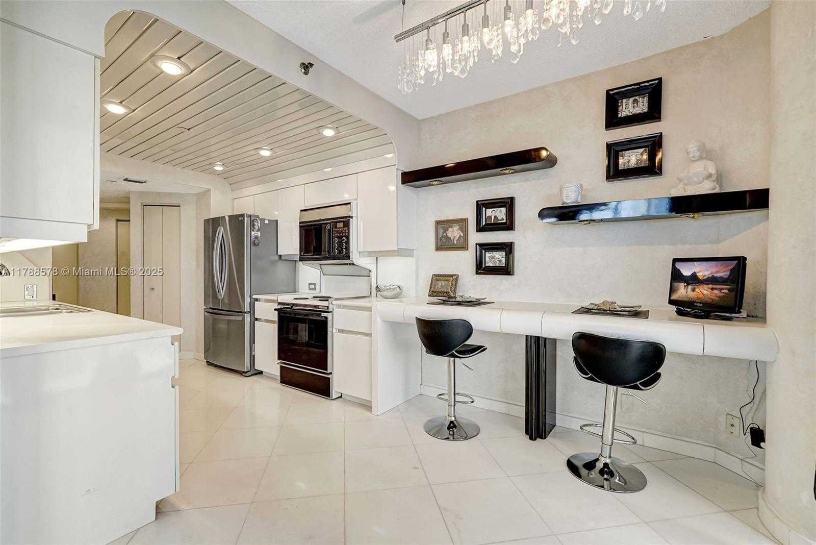 Small Image of 3000 ISLAND BLVD #706, Aventura Number 32