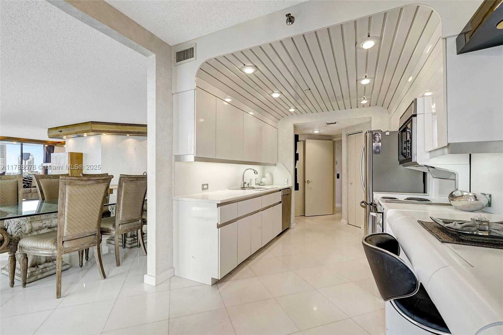 Small Image of 3000 ISLAND BLVD #706, Aventura Number 33