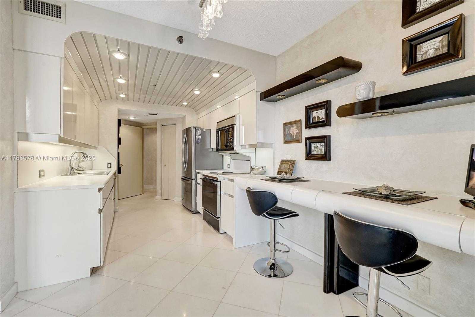 Small Image of 3000 ISLAND BLVD #706, Aventura Number 34