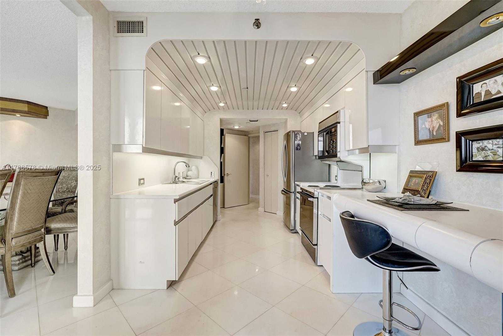 Small Image of 3000 ISLAND BLVD #706, Aventura Number 35