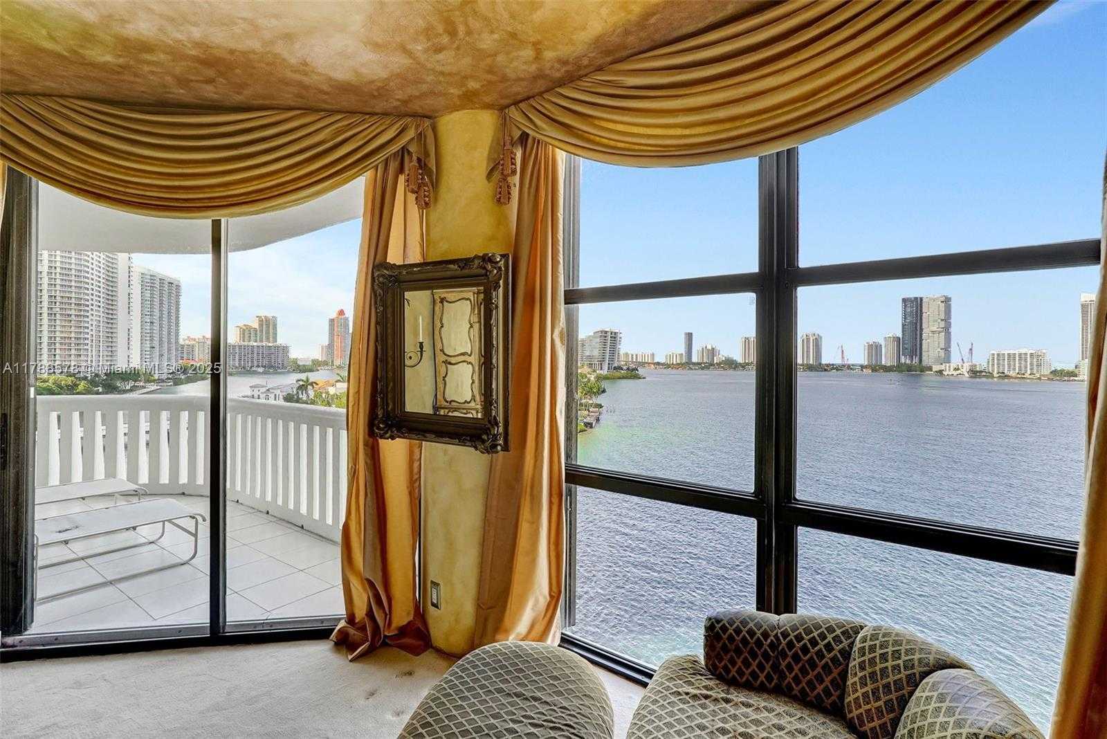 Small Image of 3000 ISLAND BLVD #706, Aventura Number 38