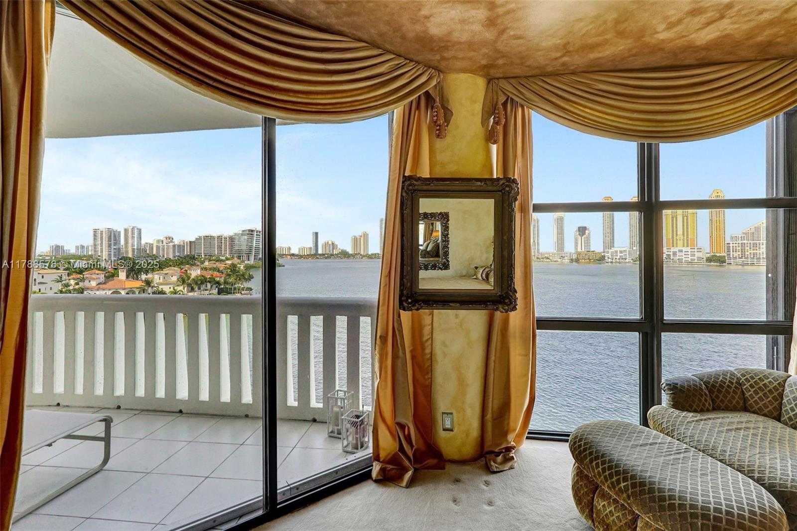 Small Image of 3000 ISLAND BLVD #706, Aventura Number 42