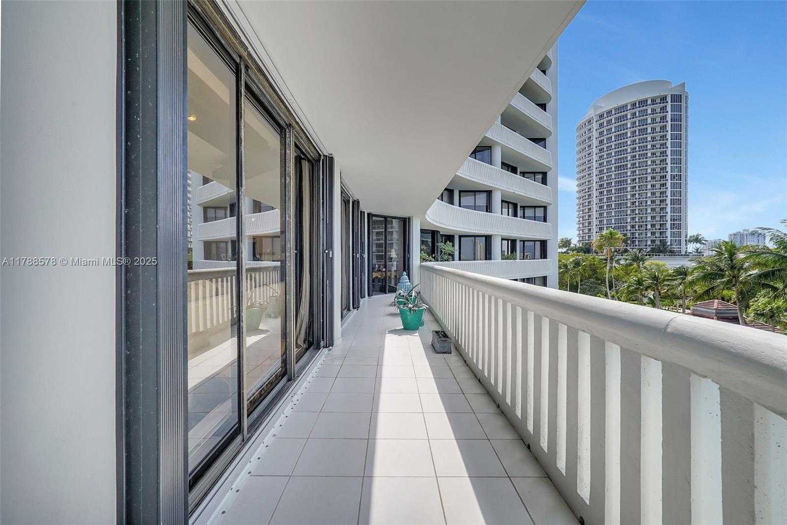 Small Image of 3000 ISLAND BLVD #706, Aventura Number 51