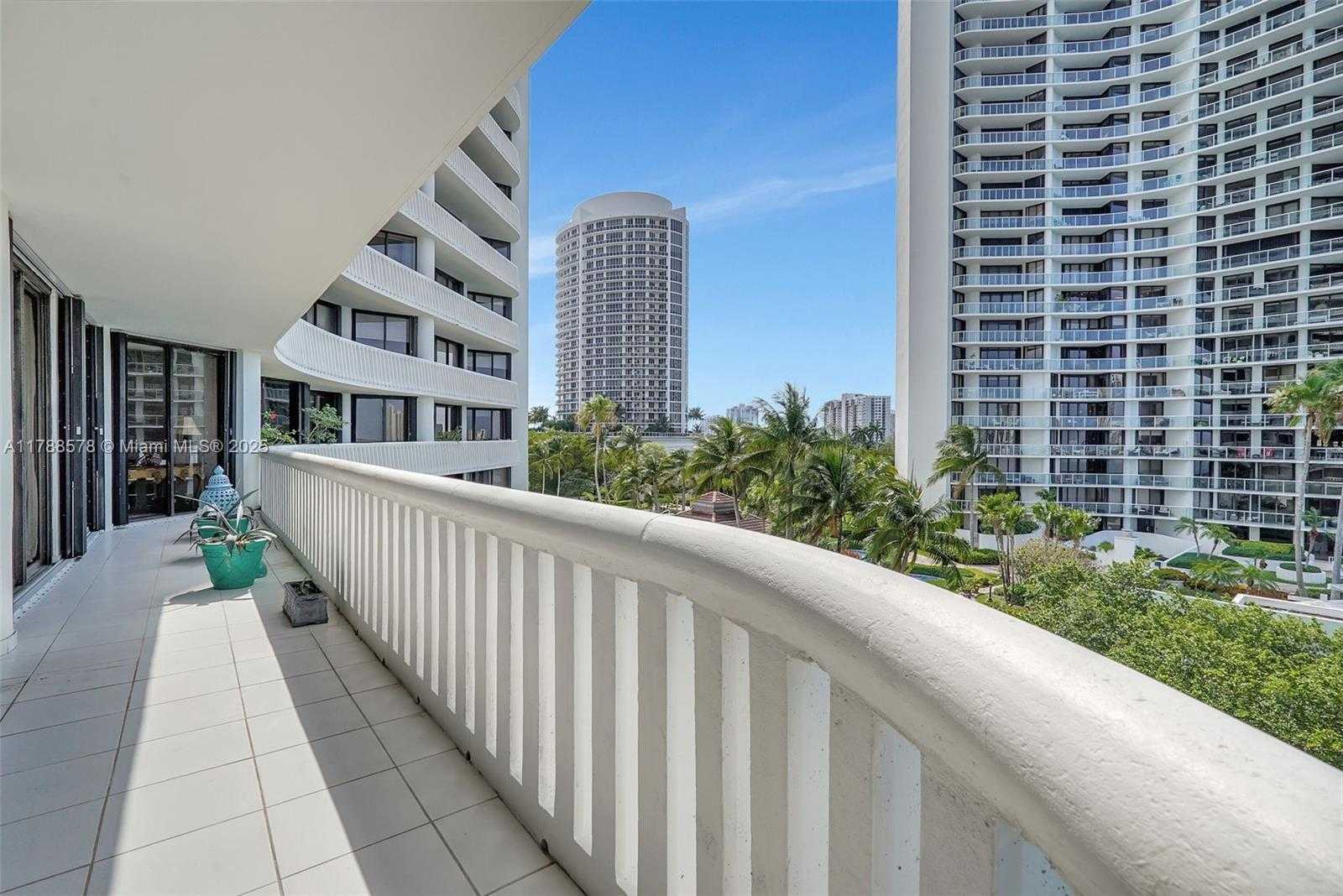 Small Image of 3000 ISLAND BLVD #706, Aventura Number 52