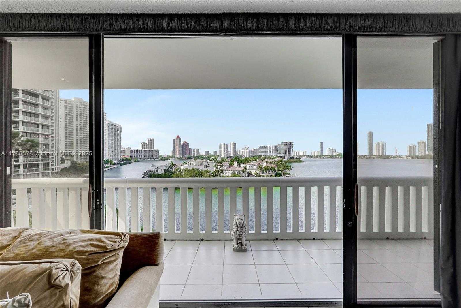 Small Image of 3000 ISLAND BLVD #706, Aventura Number 55