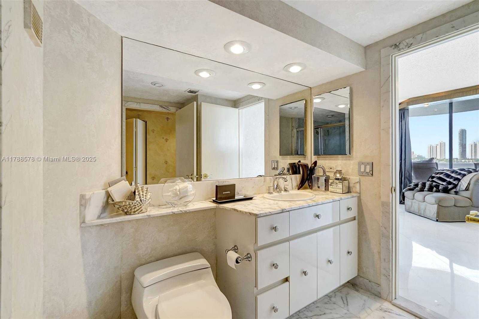 Small Image of 3000 ISLAND BLVD #706, Aventura Number 68