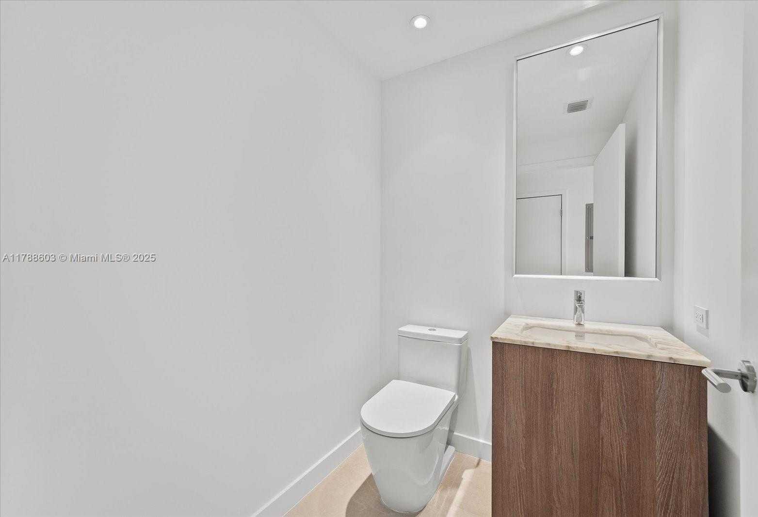 Small Image of 500 ALTON RD #1105, Miami Beach Number 26