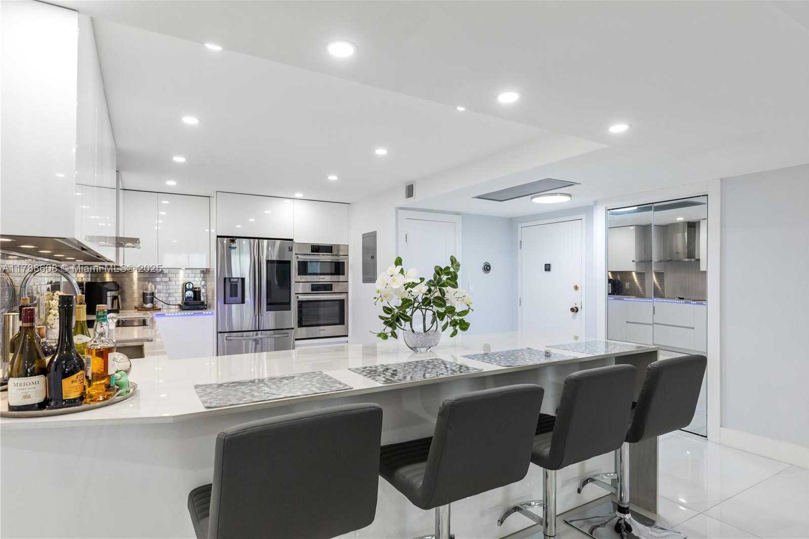 Small Image of 2500 PARKVIEW DR #1121, Hallandale Beach Number 17