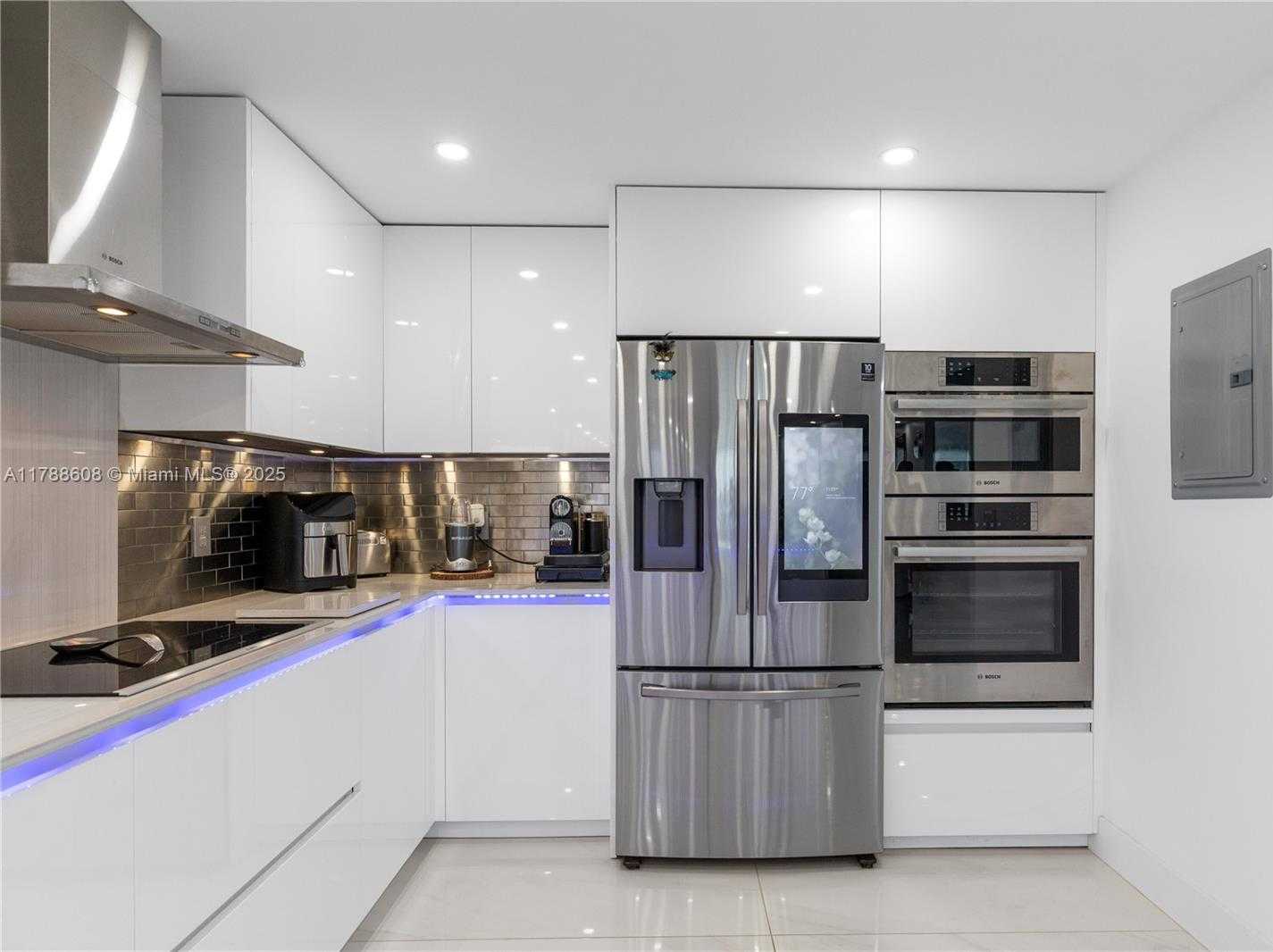 Small Image of 2500 PARKVIEW DR #1121, Hallandale Beach Number 21