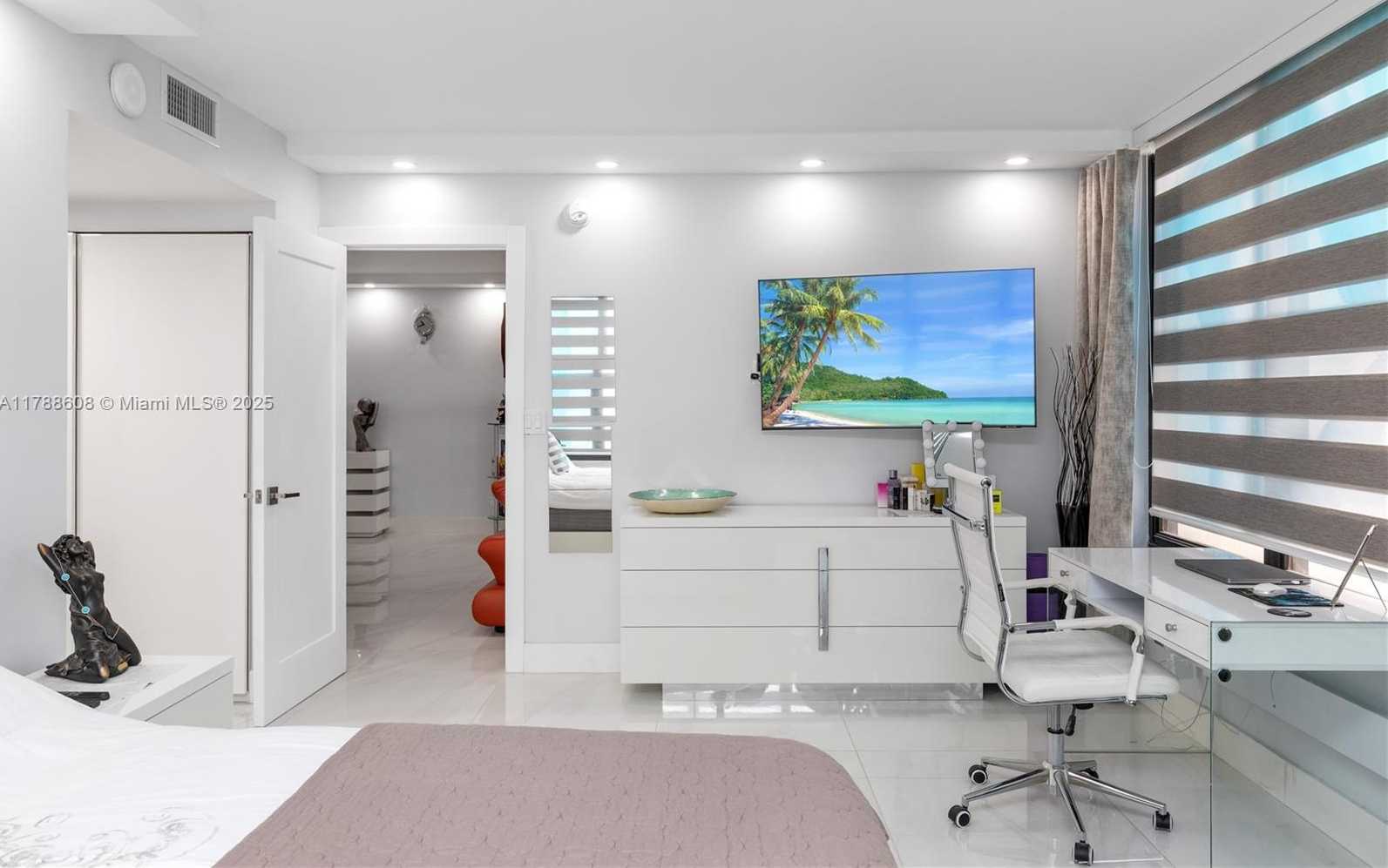 Small Image of 2500 PARKVIEW DR #1121, Hallandale Beach Number 25