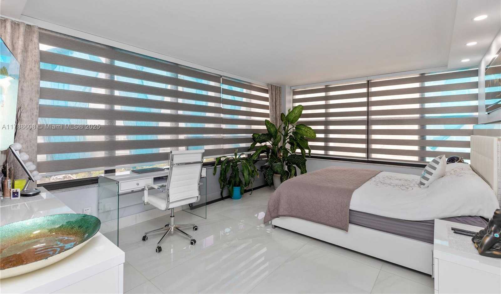 Small Image of 2500 PARKVIEW DR #1121, Hallandale Beach Number 26