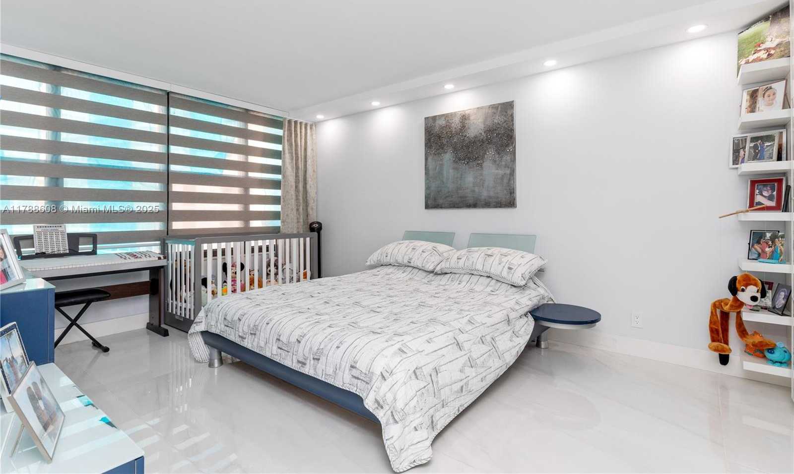 Small Image of 2500 PARKVIEW DR #1121, Hallandale Beach Number 27