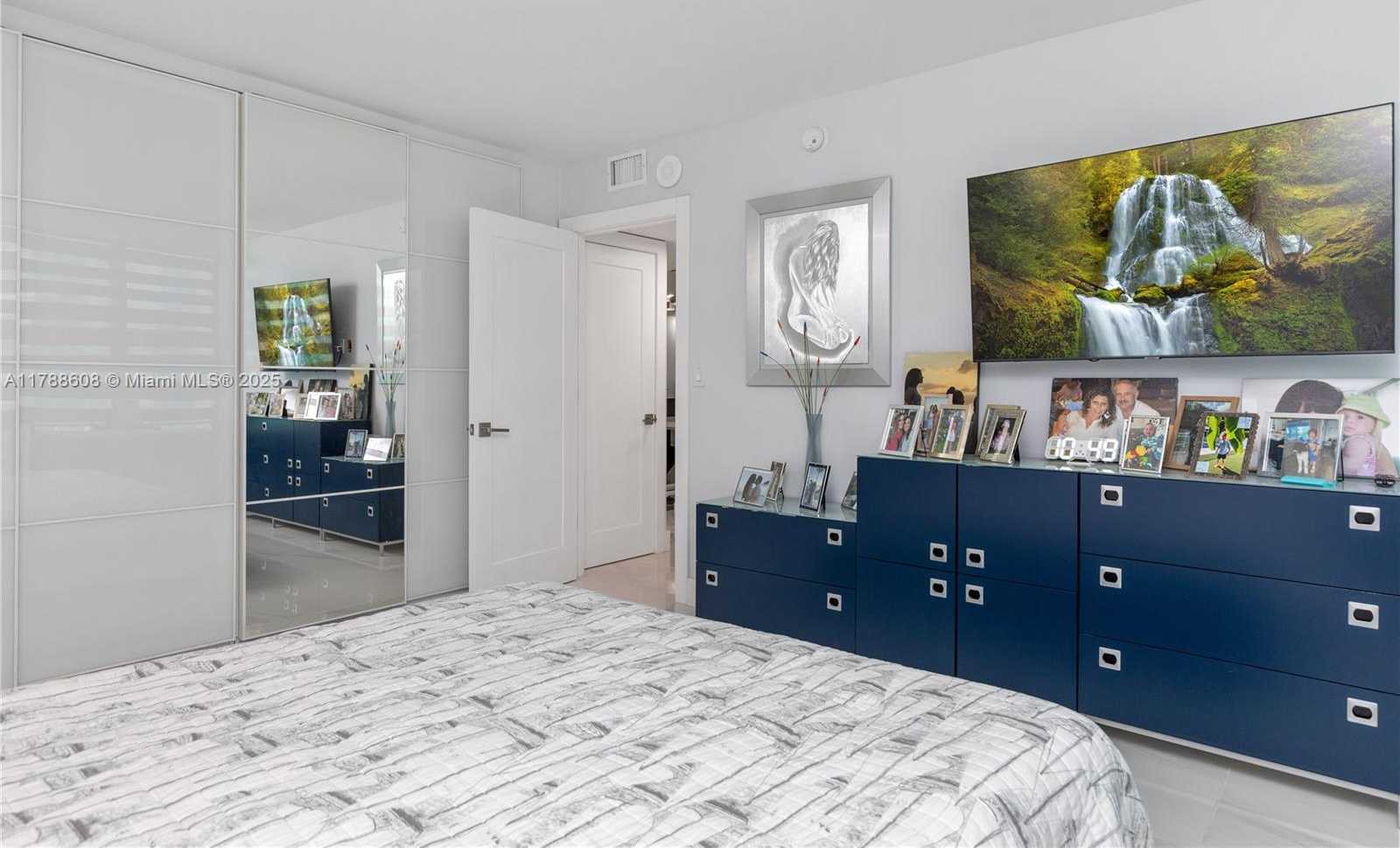 Small Image of 2500 PARKVIEW DR #1121, Hallandale Beach Number 28