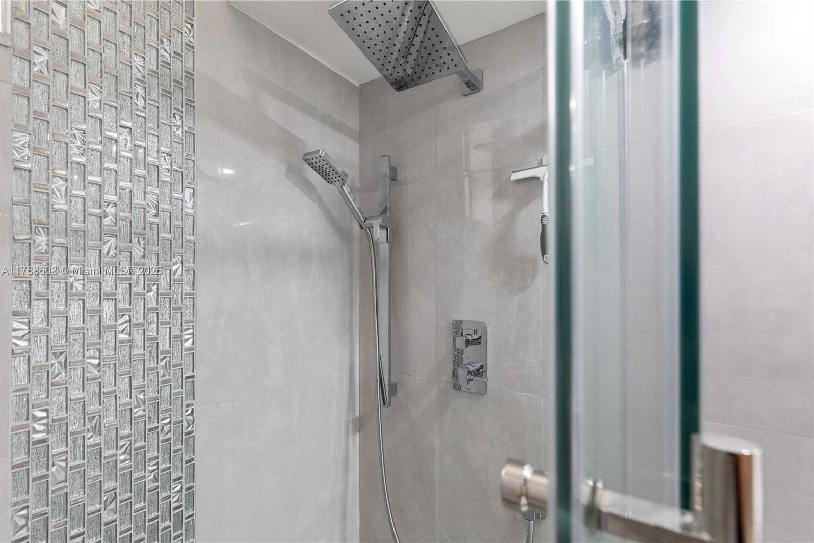 Small Image of 2500 PARKVIEW DR #1121, Hallandale Beach Number 30