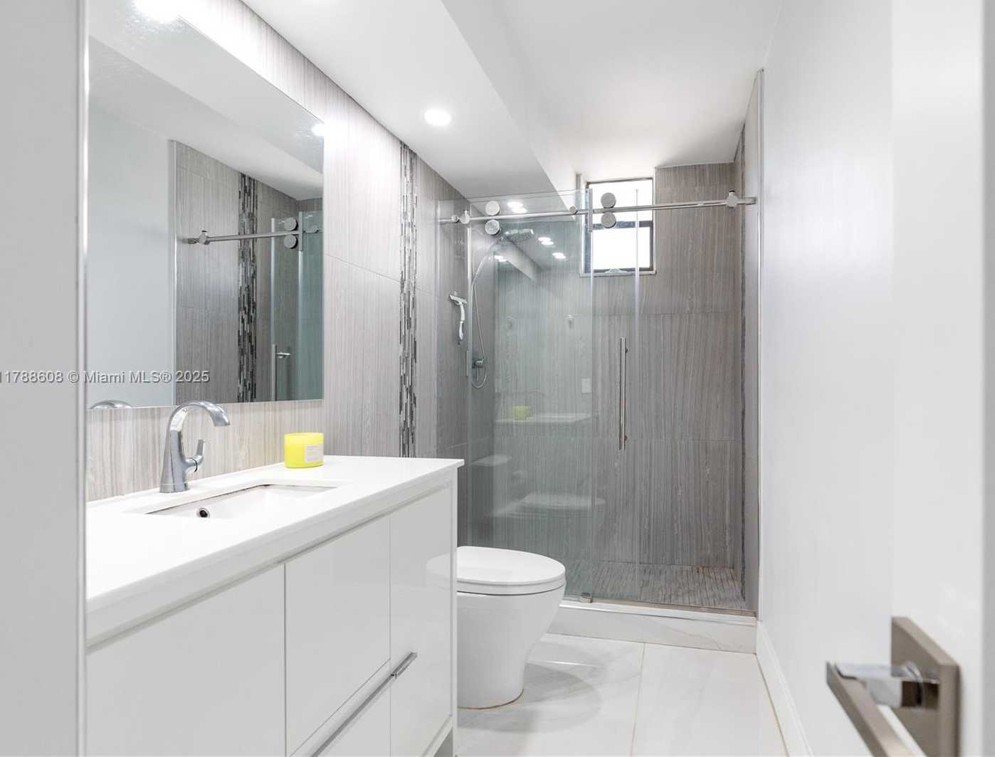 Small Image of 2500 PARKVIEW DR #1121, Hallandale Beach Number 32