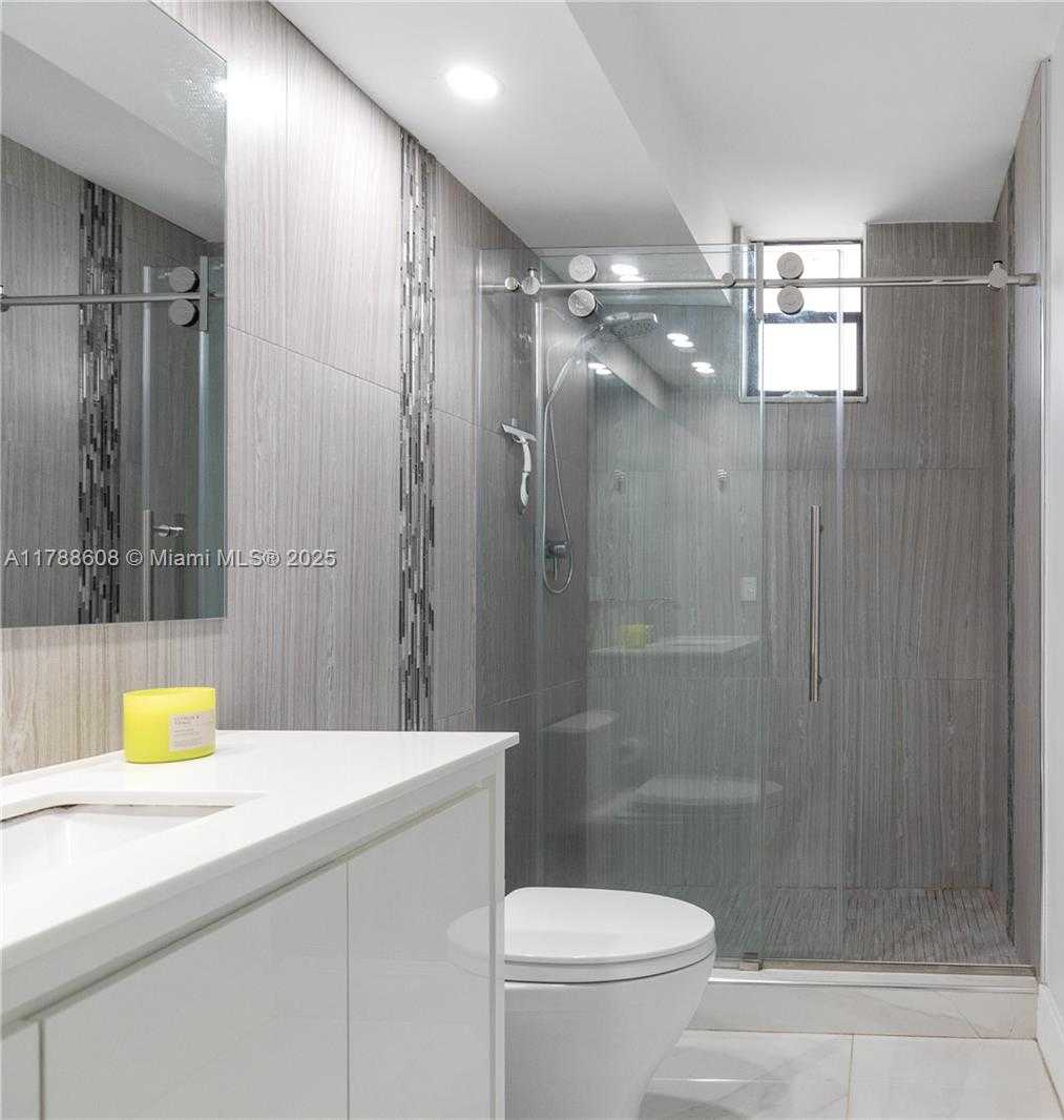 Small Image of 2500 PARKVIEW DR #1121, Hallandale Beach Number 33