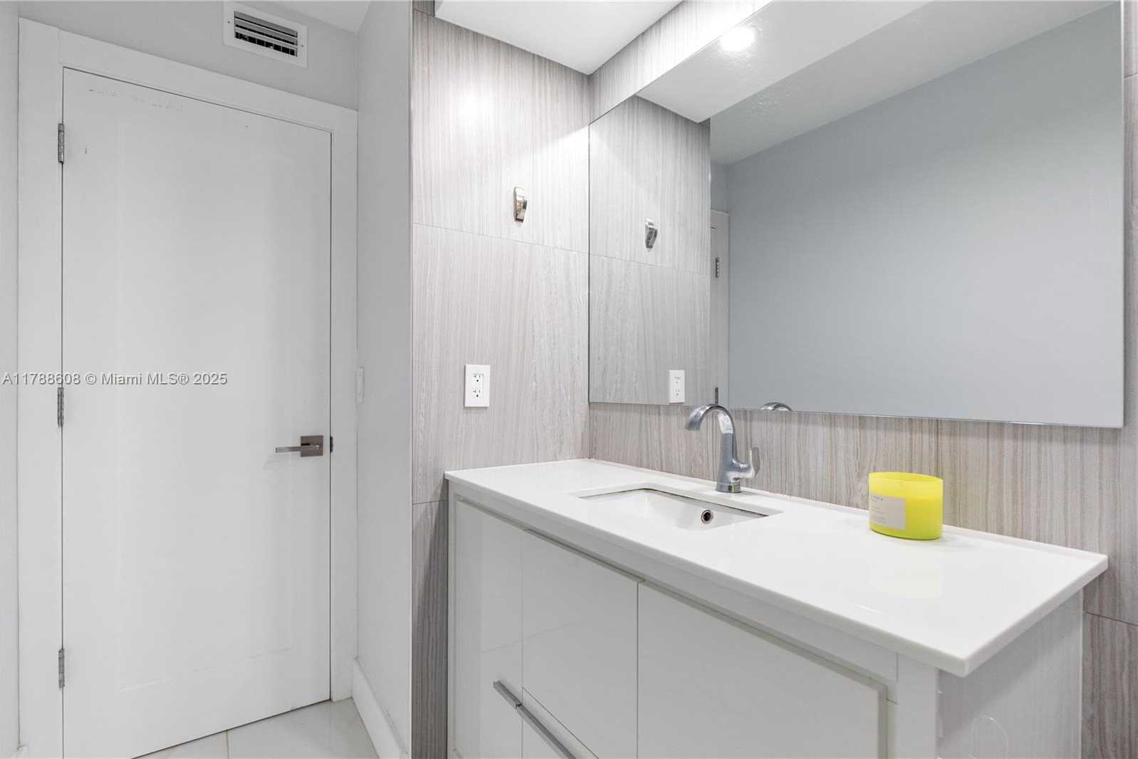 Small Image of 2500 PARKVIEW DR #1121, Hallandale Beach Number 34