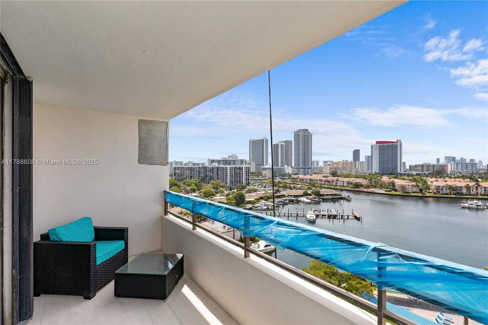 Small Image of 2500 PARKVIEW DR #1121, Hallandale Beach Number 4