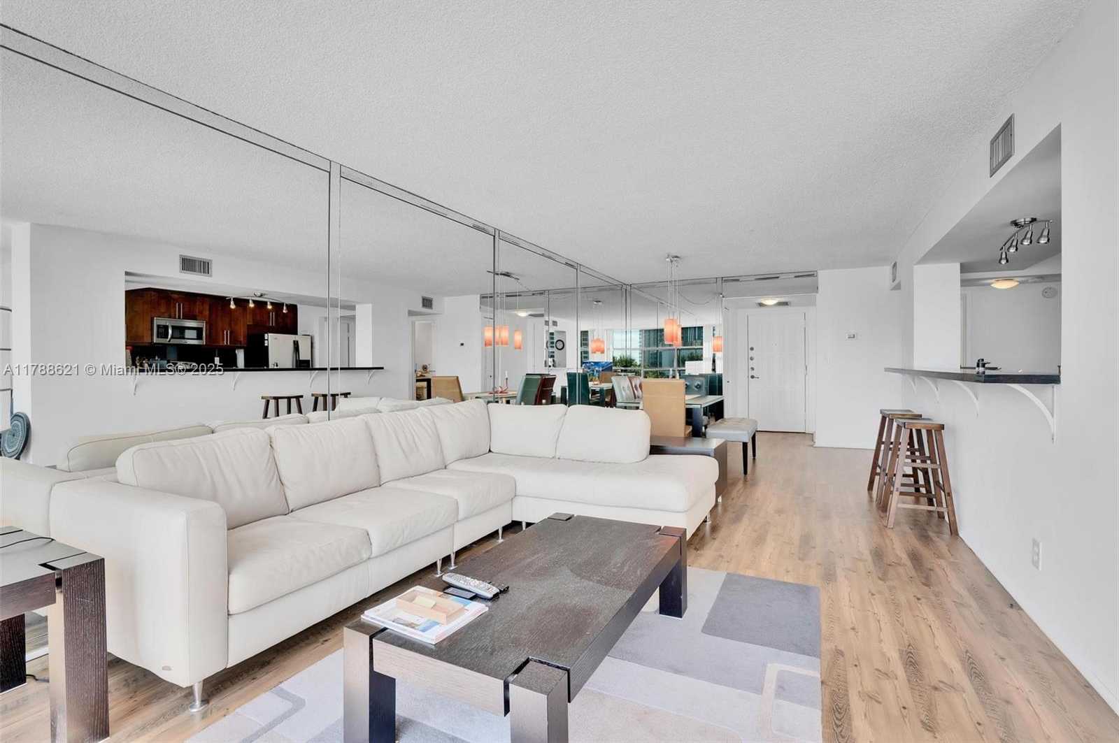 Small Image of 600 PARKVIEW DR #422(+DEN), Hallandale Beach Number 16