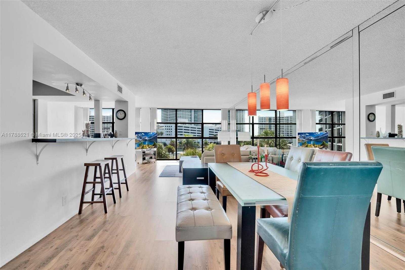 Small Image of 600 PARKVIEW DR #422(+DEN), Hallandale Beach Number 20