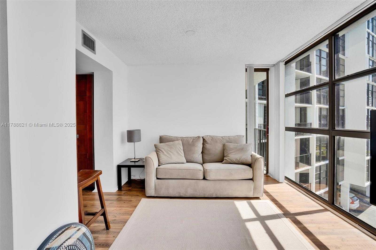 Small Image of 600 PARKVIEW DR #422(+DEN), Hallandale Beach Number 21