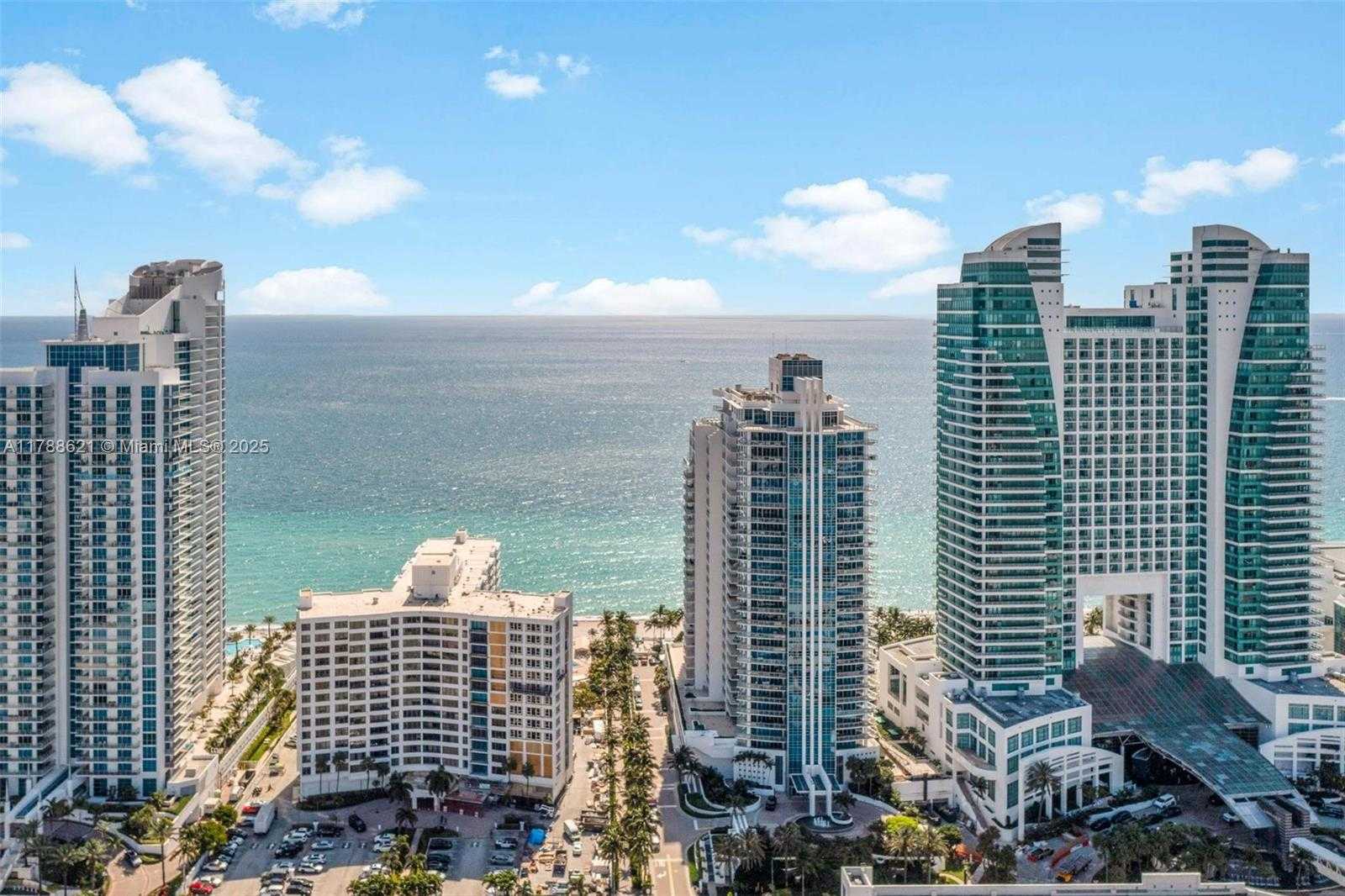 Small Image of 600 PARKVIEW DR #422(+DEN), Hallandale Beach Number 22
