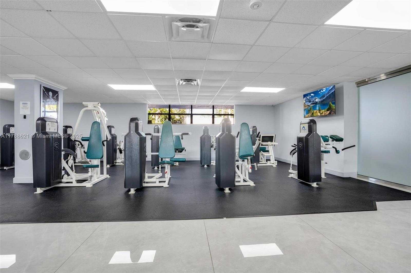 Small Image of 600 PARKVIEW DR #422(+DEN), Hallandale Beach Number 28