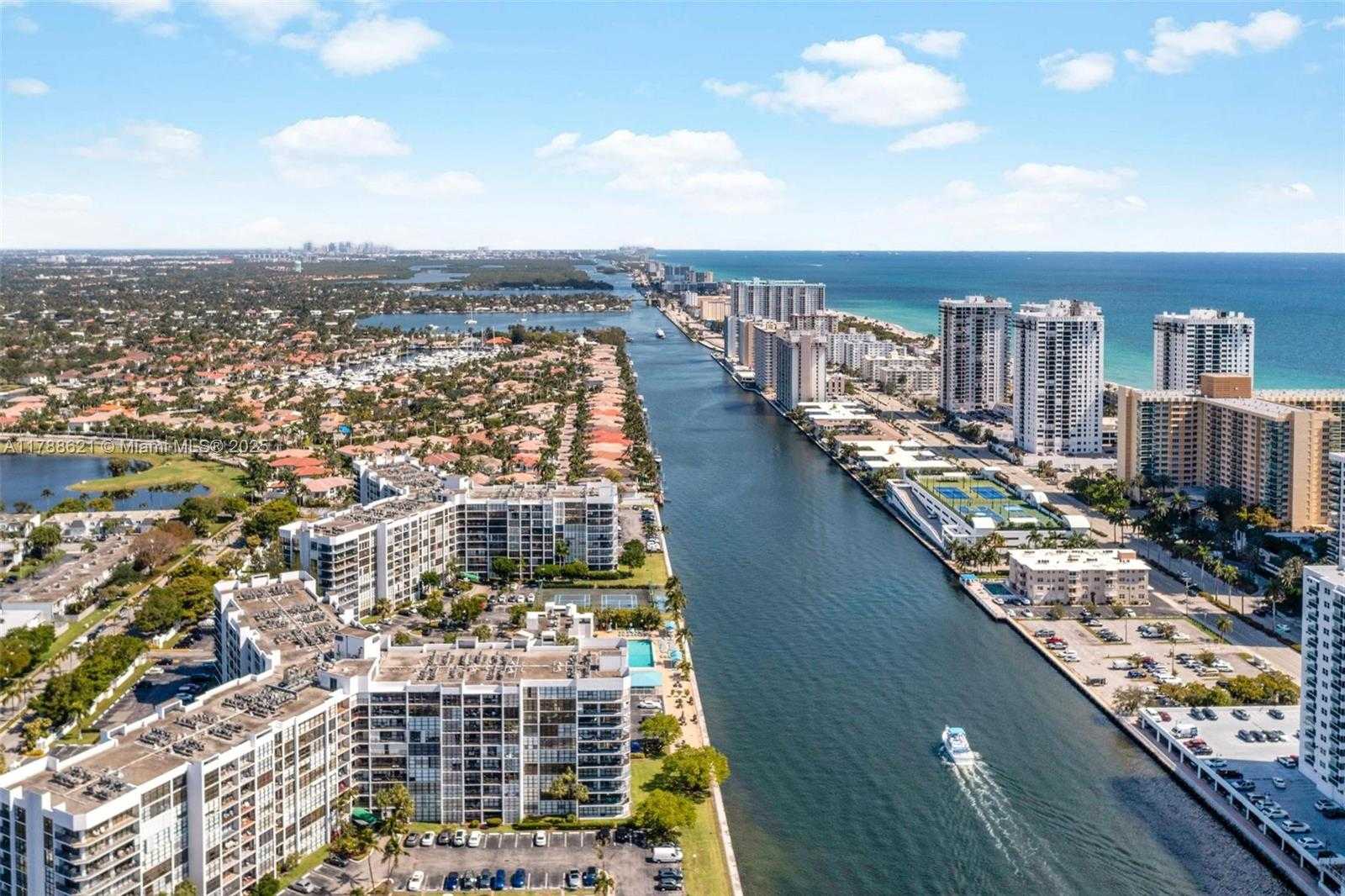 Small Image of 600 PARKVIEW DR #422(+DEN), Hallandale Beach Number 31