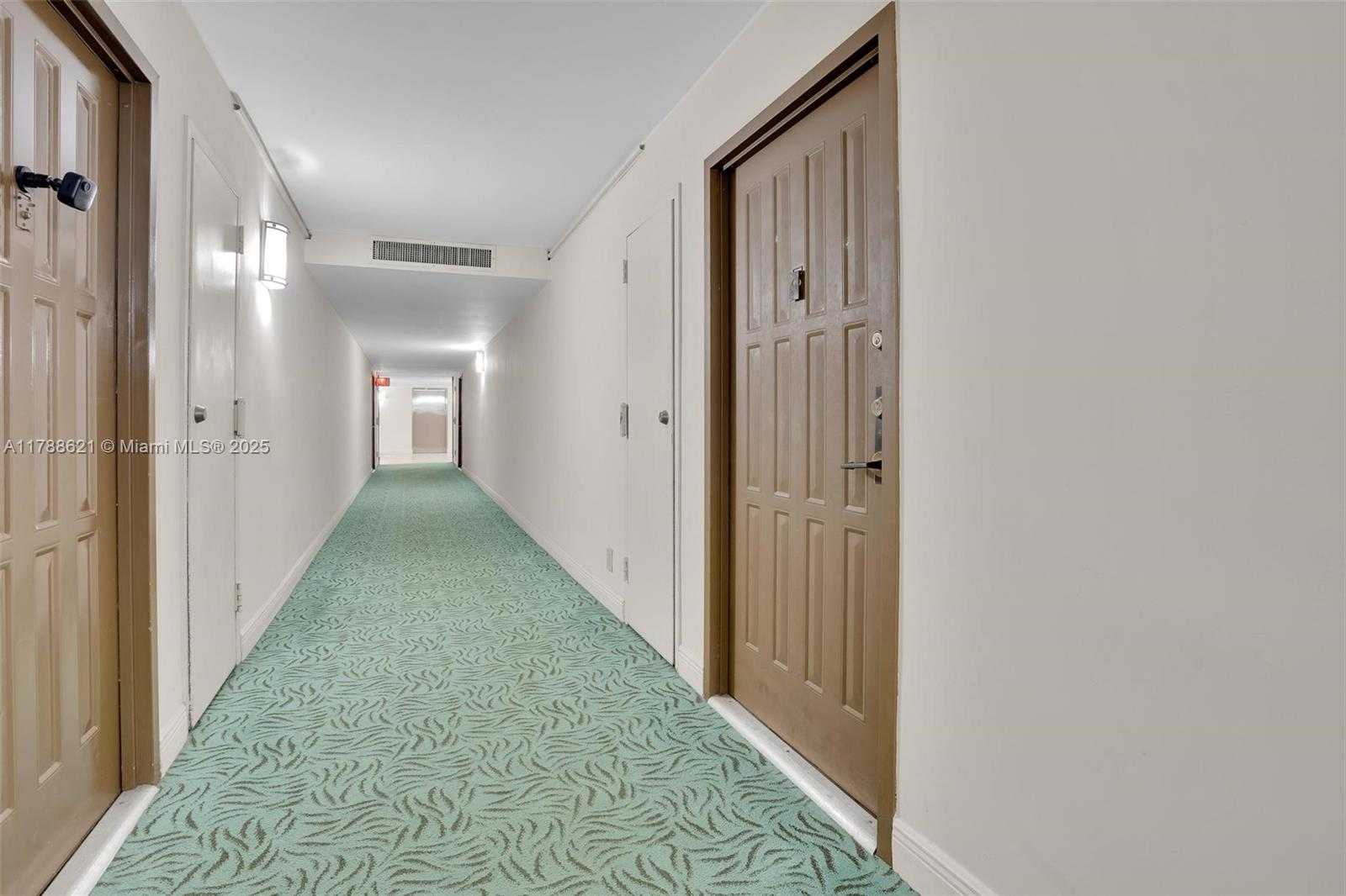 Small Image of 600 PARKVIEW DR #422(+DEN), Hallandale Beach Number 32