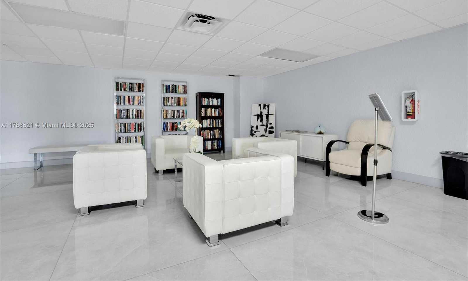 Small Image of 600 PARKVIEW DR #422(+DEN), Hallandale Beach Number 33