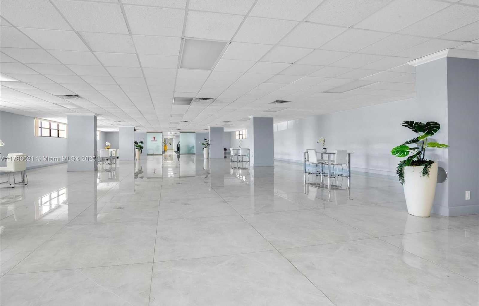 Small Image of 600 PARKVIEW DR #422(+DEN), Hallandale Beach Number 36