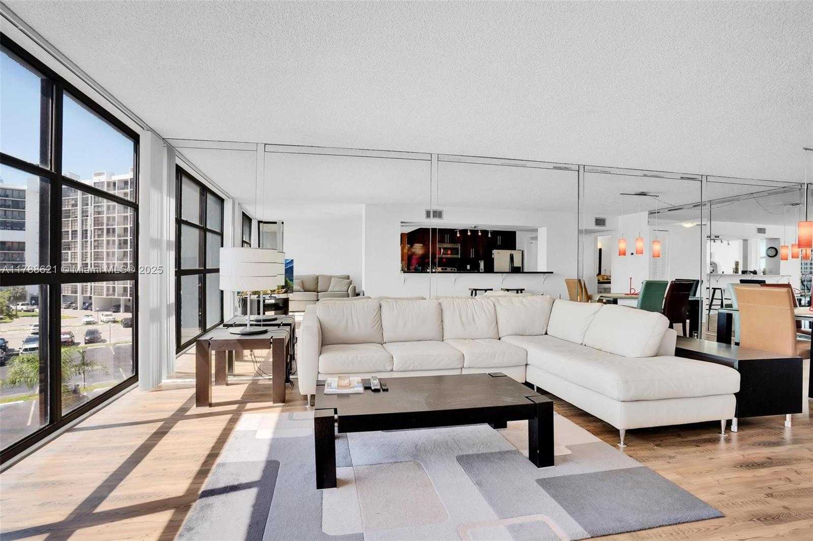 Small Image of 600 PARKVIEW DR #422(+DEN), Hallandale Beach Number 7