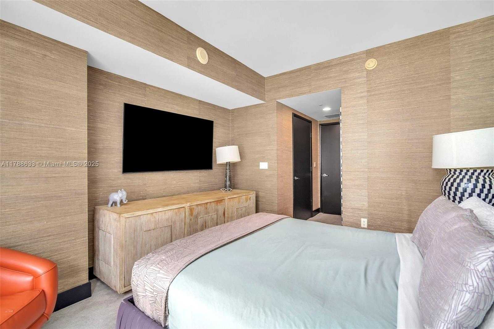 Small Image of 485 BRICKELL AVE #2508, Miami Number 13