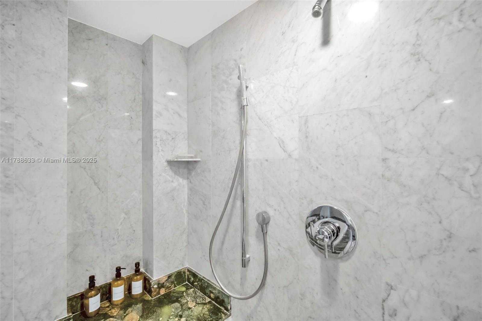 Small Image of 485 BRICKELL AVE #2508, Miami Number 16