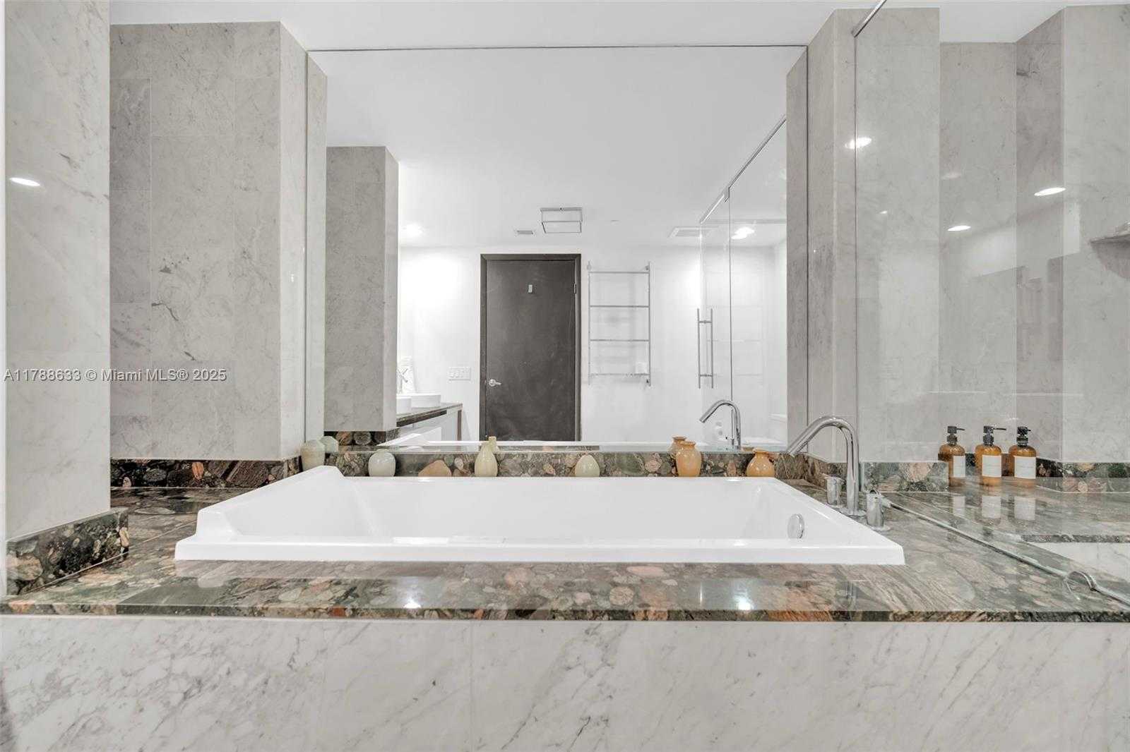 Small Image of 485 BRICKELL AVE #2508, Miami Number 18