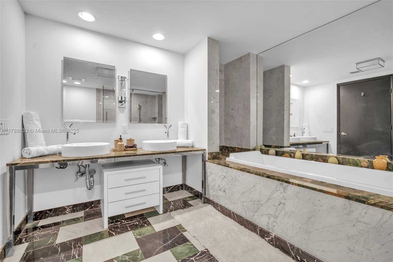 Small Image of 485 BRICKELL AVE #2508, Miami Number 20