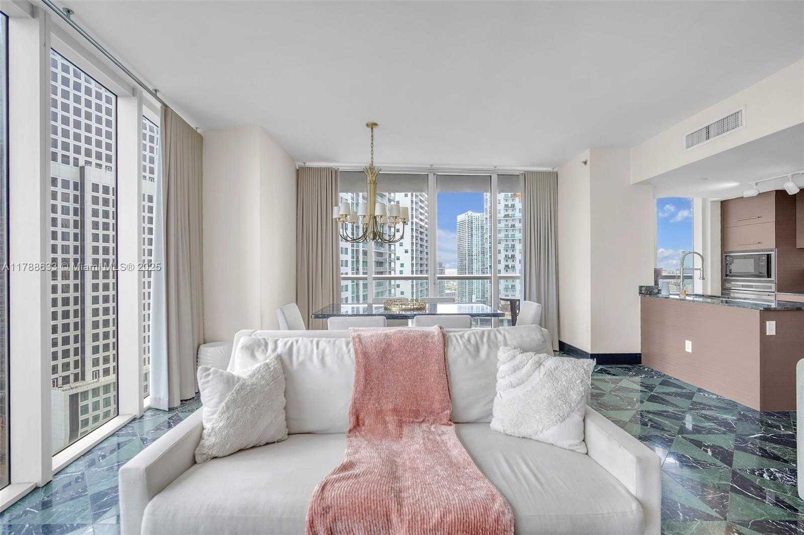 Small Image of 485 BRICKELL AVE #2508, Miami Number 4