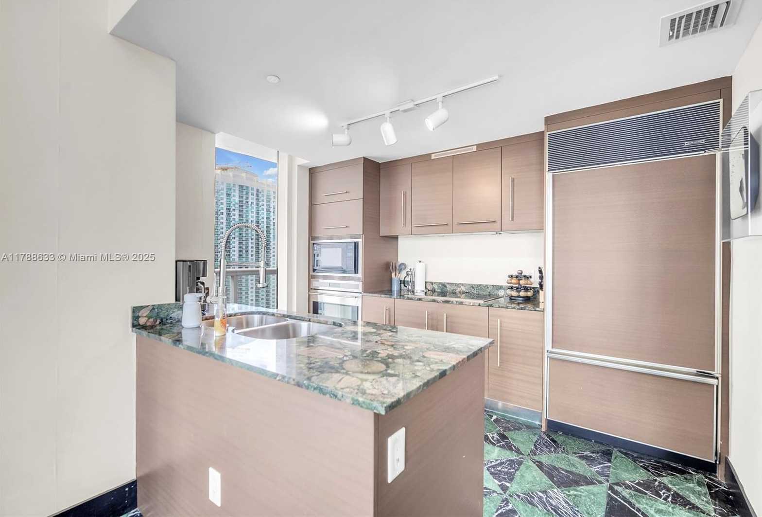 Small Image of 485 BRICKELL AVE #2508, Miami Number 6