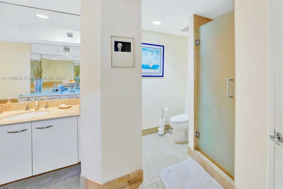 Small Image of 21200 POINT PL #1901, Aventura Number 20