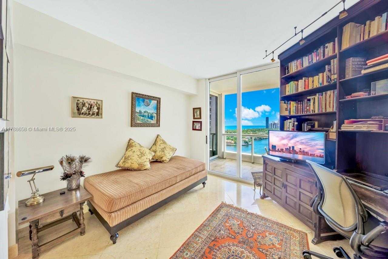 Small Image of 21200 POINT PL #1901, Aventura Number 26