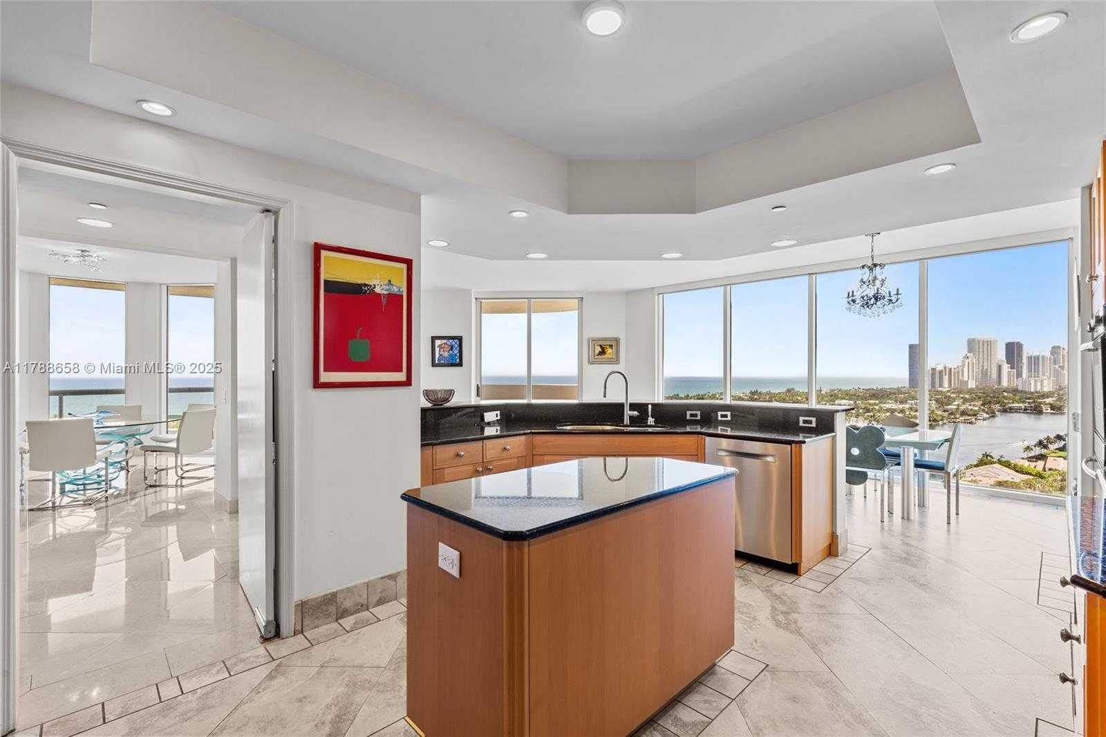 Small Image of 21200 POINT PL #1901, Aventura Number 3