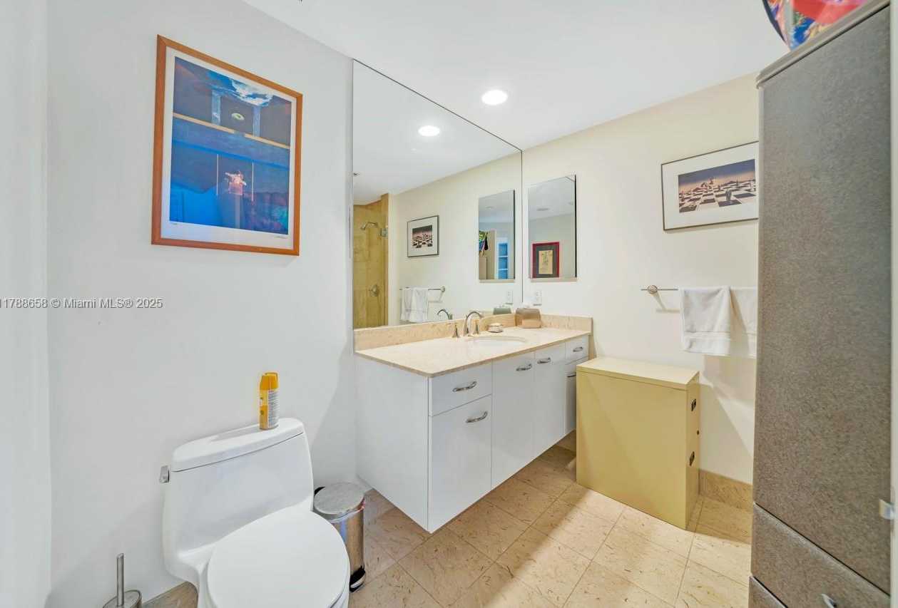 Small Image of 21200 POINT PL #1901, Aventura Number 34